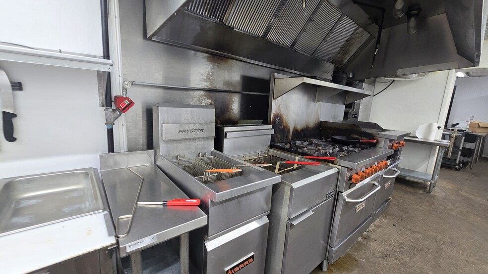 More Photos Of 4021 Acton Hwy, Granbury General Retail For Lease