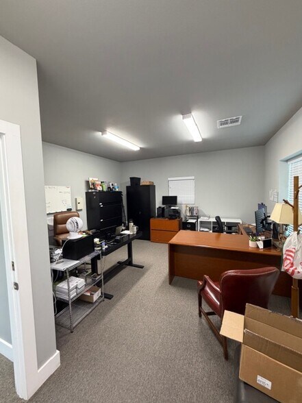 More Photos Of 14707 Fitzhugh Rd, Austin Warehouse For Lease