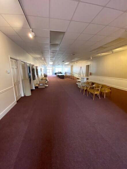 More Photos Of 305-307 E Main St, Front Royal Office For Sale