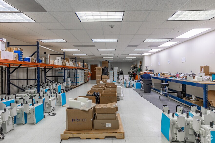 More Photos Of 9949 W Sam Houston Pky N, Houston Office For Lease