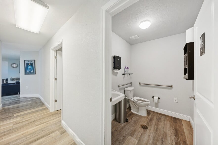 More Photos Of 3209 30th Ave S, Saint Petersburg Office For Lease