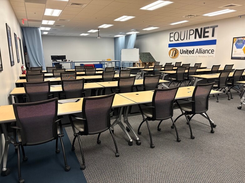 More Photos Of 5 Dan Rd, Canton Manufacturing For Lease