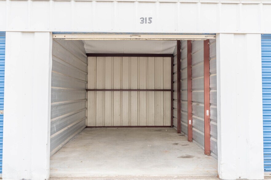 More Photos Of 1067 N Mission Rd, Mount Pleasant Self Storage For Sale