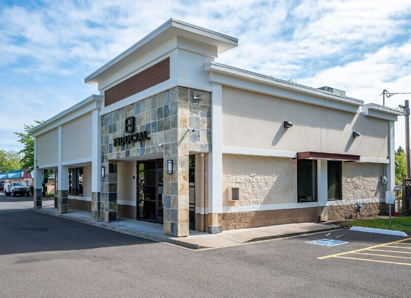 More Photos Of 1122 W 7th Ave, Eugene Office For Sale