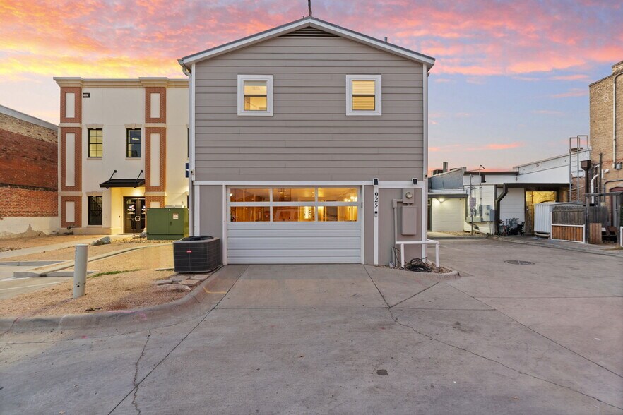 More Photos Of 925 Main St, Bastrop Office Residential For Sale
