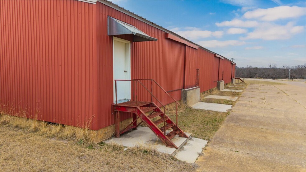 More Photos Of 1403 Blake Dr, Brownwood Warehouse For Sale