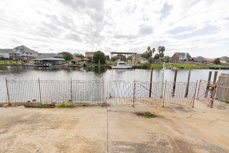 More Photos Of 4824 Pontchartrain Dr, Slidell Industrial For Lease