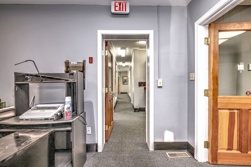 More Photos Of 1948 Chapel St, New Haven Office For Sale