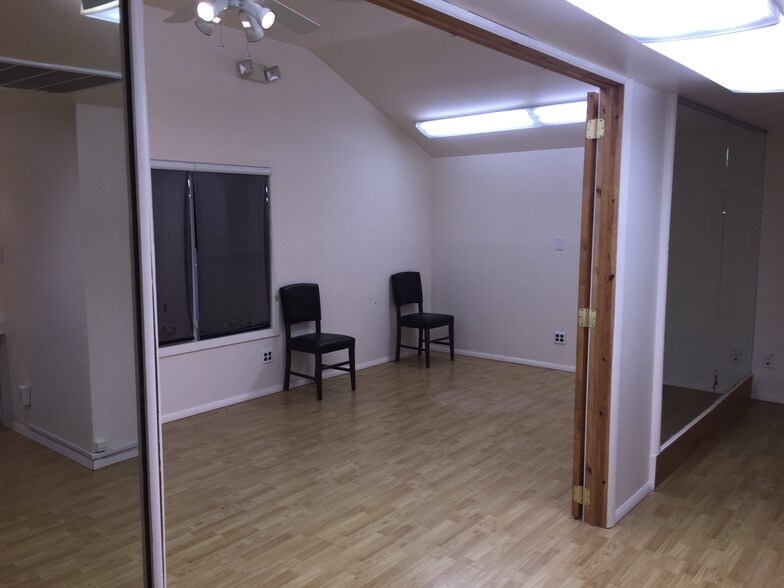 More Photos Of 62 Glen Cove Rd, Roslyn Heights Storefront Retail Office For Lease