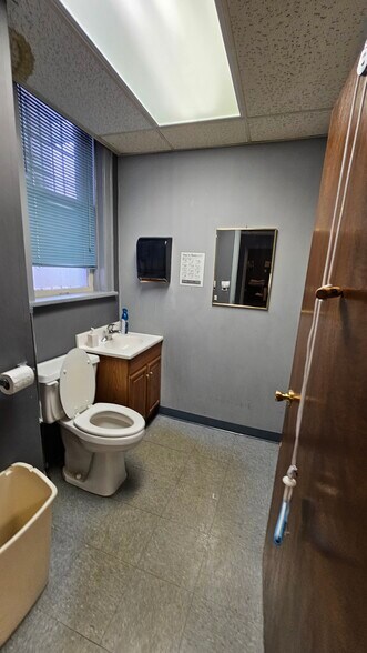 More Photos Of 1816 170th St, Hazel Crest Medical For Sale