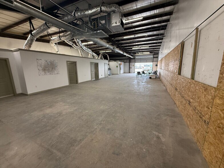More Photos Of 2970 Suffolk Dr, Fort Worth Warehouse For Lease
