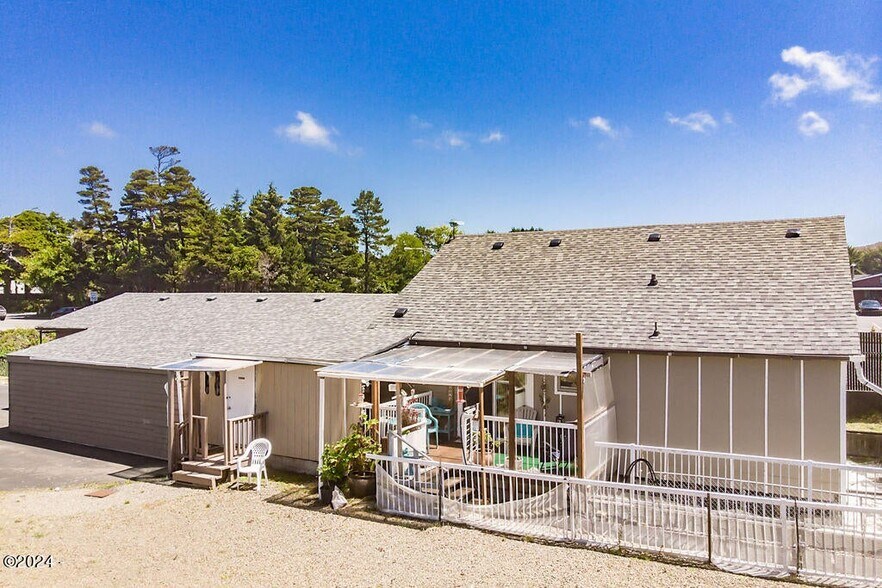 More Photos Of 20 Willow St, Depoe Bay Industrial For Sale