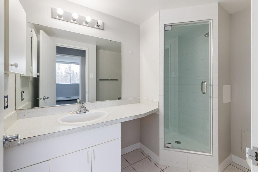 More Photos Of 2105 90 Av SW, Calgary Apartments For Lease