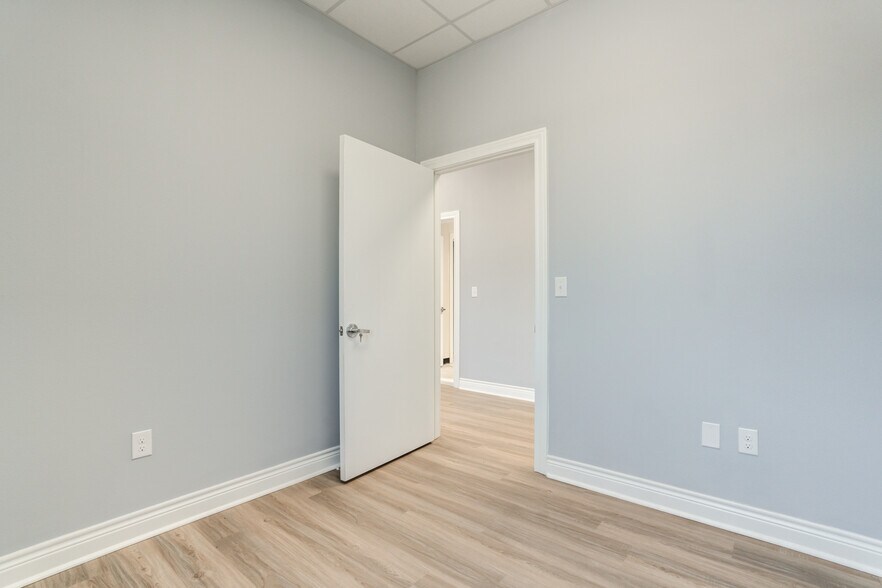 More Photos Of 9007 CR 6820, Lubbock Warehouse For Lease