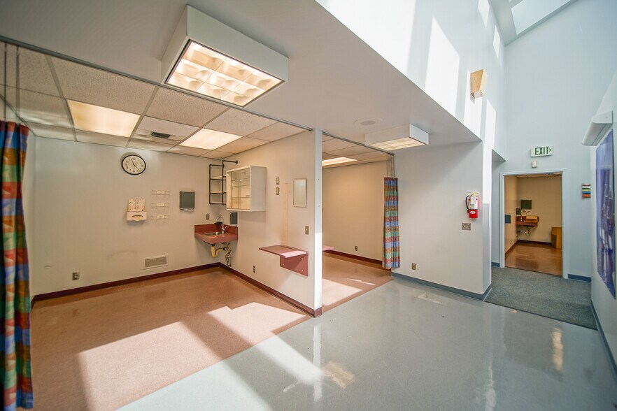 More Photos Of 1930 Port of Tacoma Rd, Tacoma Medical For Sale