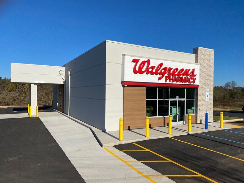 More Photos Of 2920 E 38th St, Indianapolis Drugstore For Sale