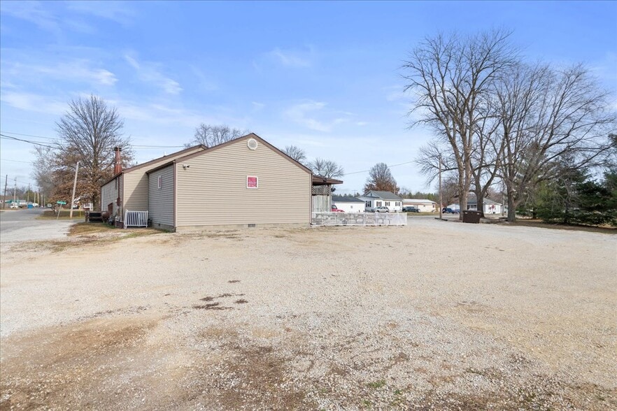 More Photos Of 104 Taylorville Rd, Taylorville Restaurant For Sale