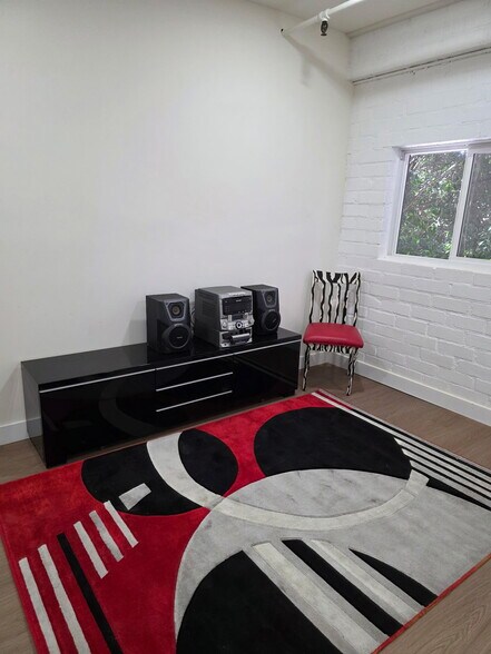 More Photos Of 3000 S Grand Ave, Los Angeles Warehouse For Lease