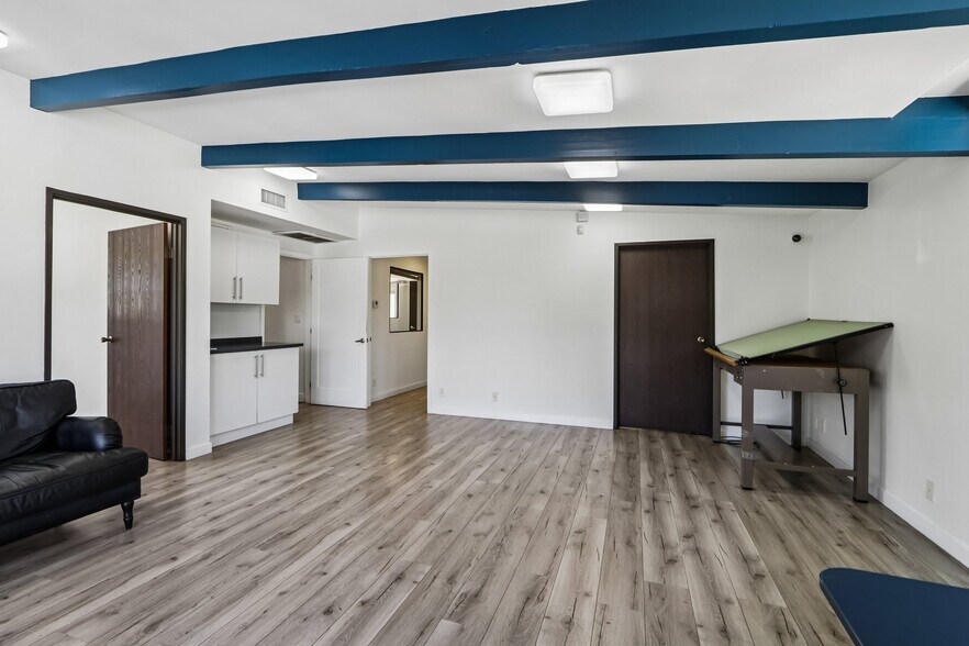 More Photos Of 11100 Sheldon St, Sun Valley Office Residential For Sale