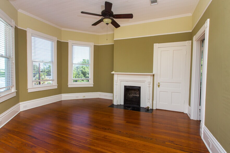 More Photos Of 921 N Palafox St, Pensacola Office For Sale