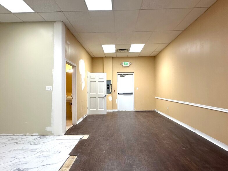 More Photos Of 1403 S Lake Park Ave, Hobart Unknown For Lease