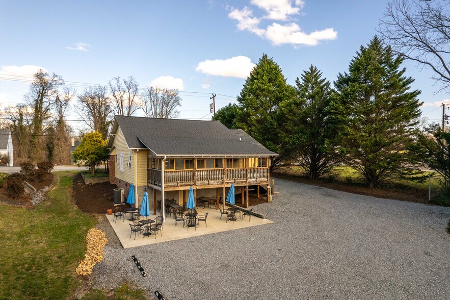 More Photos Of 913 N Bridge St, Elkin General Retail For Sale