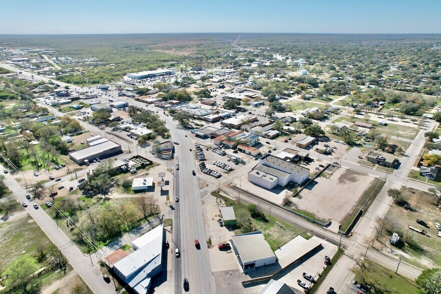 More Photos Of 307 2nd St, Pleasanton Freestanding For Lease