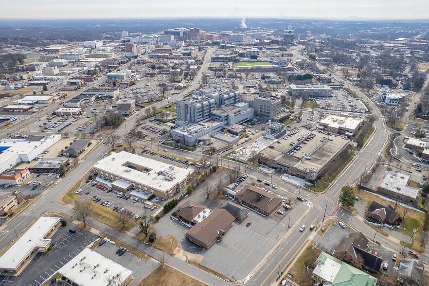 More Photos Of 810 Lindsay St, High Point Medical For Sale