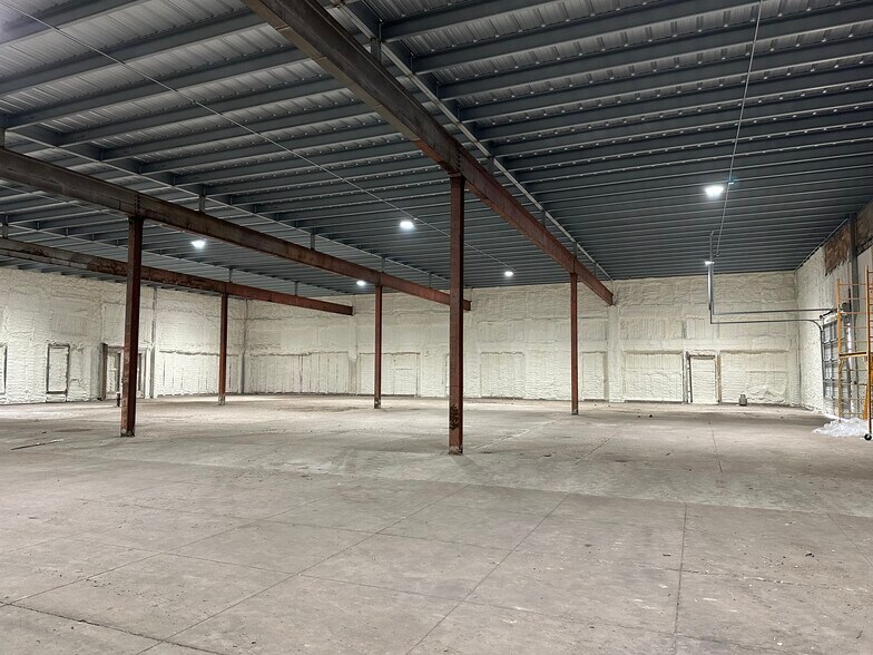 More Photos Of 919 Procter St, Port Arthur Light Distribution For Sale