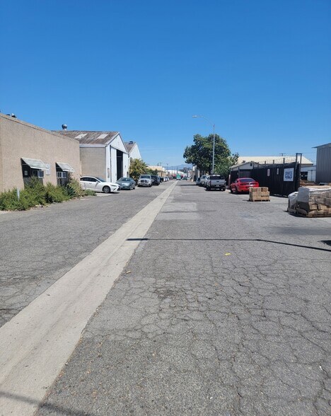 More Photos Of 10986 Vulcan St, South Gate Contractor Storage Yard For Sale