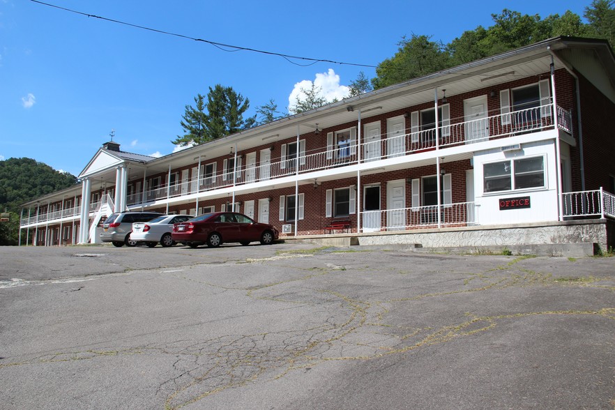 Primary Photo Of 10232 Orby Cantrell Hwy, Pound Hotel For Sale