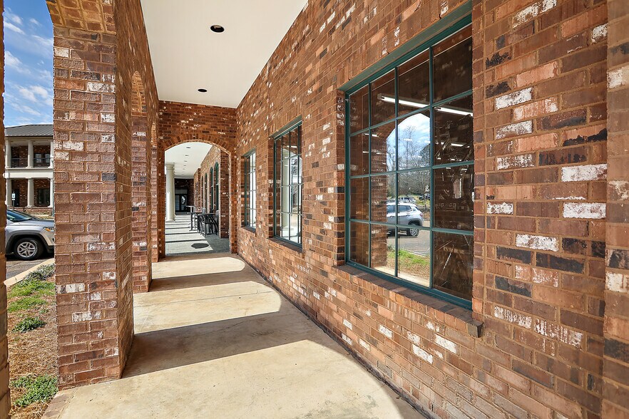 More Photos Of 113-115 W Jackson Ave, Ridgeland Unknown For Lease