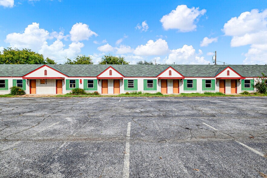 More Photos Of 2424 Texoma Pky, Sherman Office For Sale