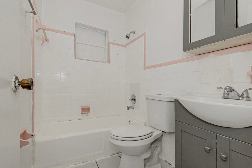 More Photos Of 1911-1915 SW 4th Ave, Fort Lauderdale Apartments For Sale
