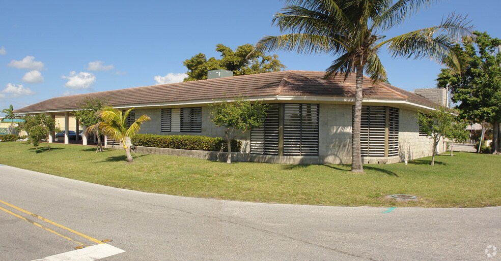More Photos Of 925 SE 1st St, Pompano Beach Medical For Sale