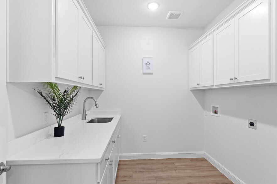 More Photos Of 200-210 Ewell st, Granbury Apartments For Sale