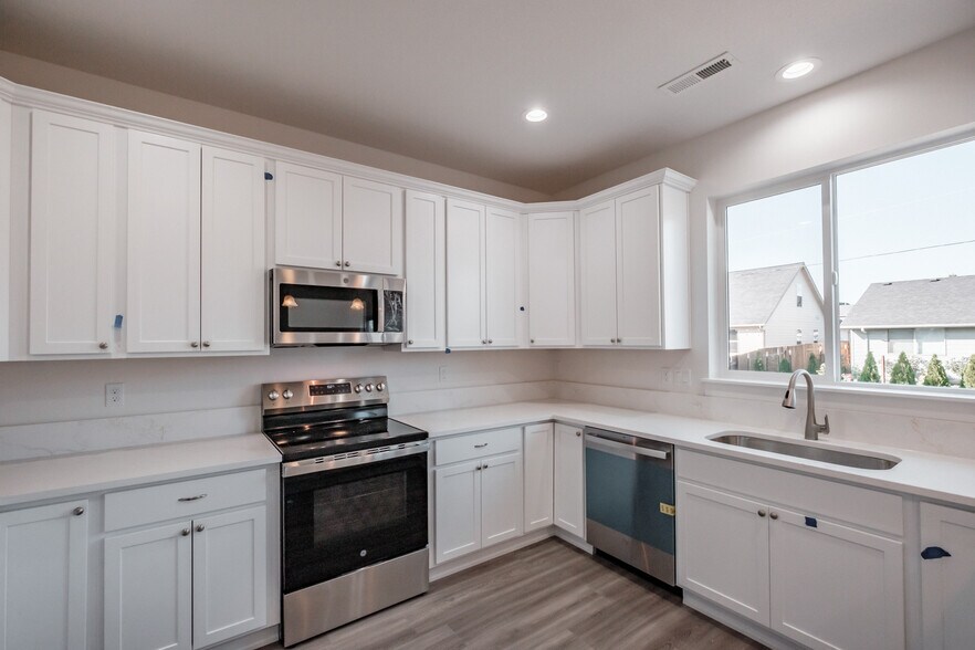 More Photos Of 37731 Rolltide Dr, Lebanon Apartments For Sale