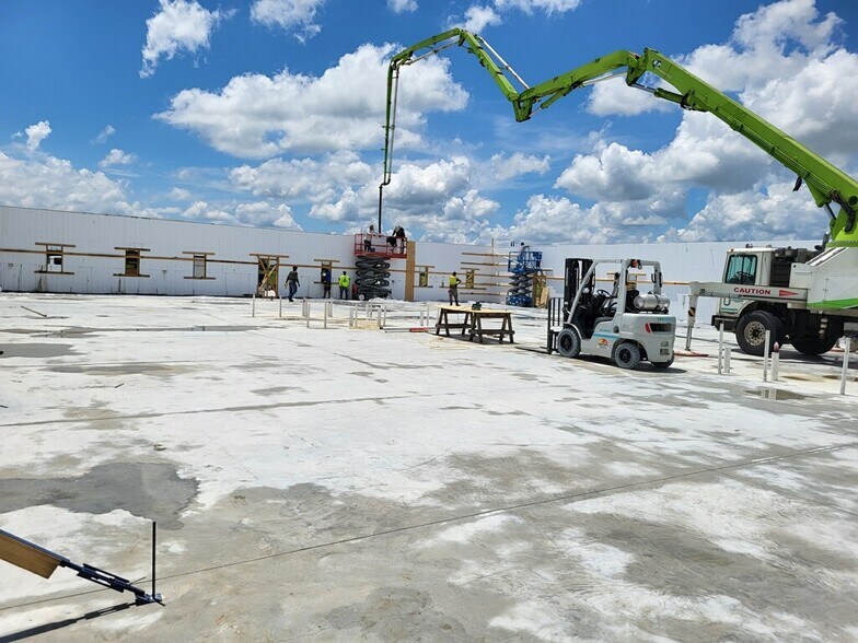 More Photos Of IH-10 near Hwy 62, Orange Unknown For Lease