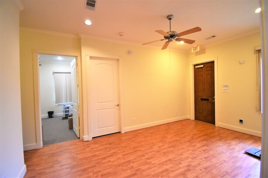 More Photos Of 13644 Breton Ridge St, Houston Medical For Sale