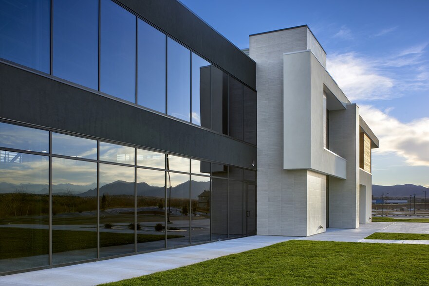 More Photos Of 183 S Taylor Ave, Louisville Research And Development For Lease