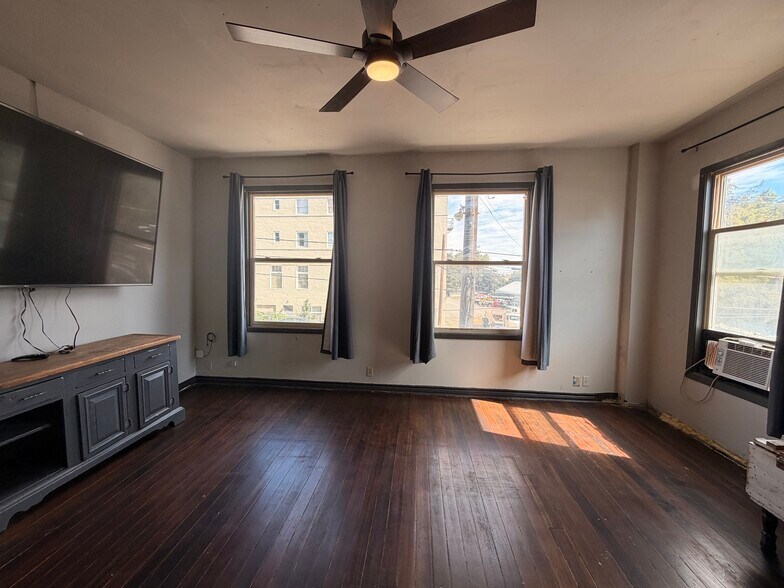 More Photos Of 1005 1st St, Moro Freestanding For Sale