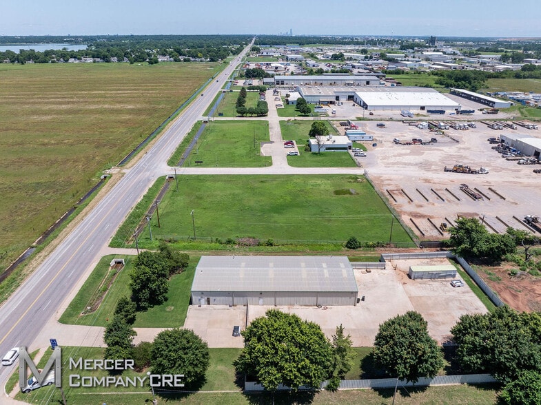 More Photos Of 10108 NW 10th St, Yukon Warehouse For Sale