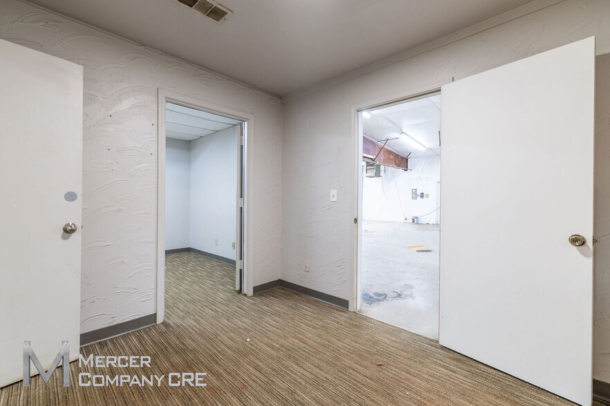 More Photos Of 717 Evergreen St, Edmond Service For Lease