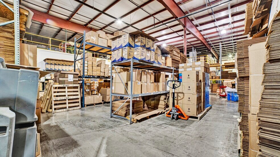 More Photos Of 961 N Main St, Mansfield Warehouse For Lease