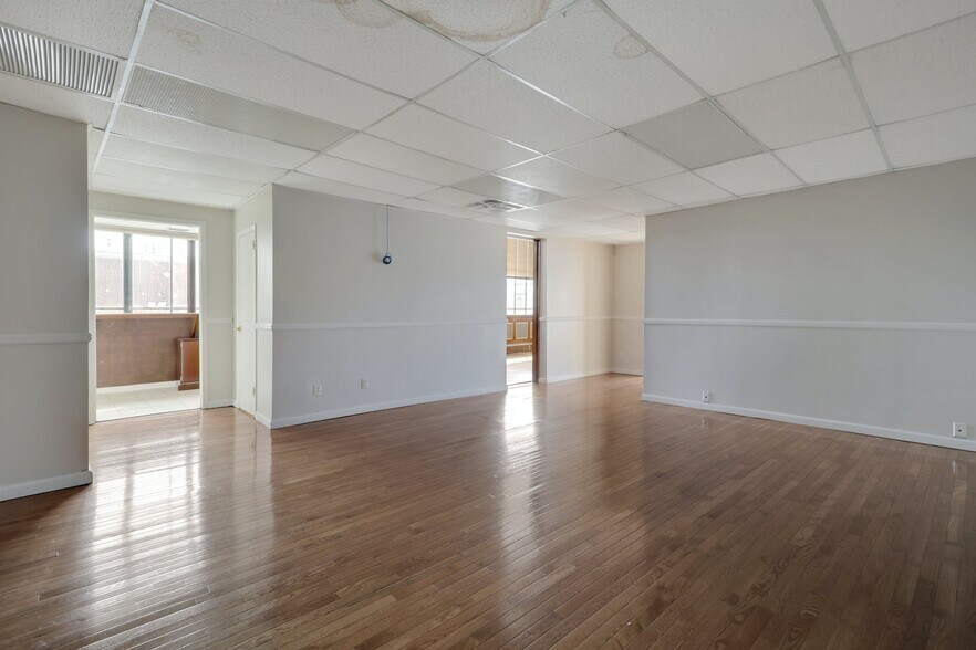 More Photos Of 55 Atlantic Ave, Lynbrook Office For Lease