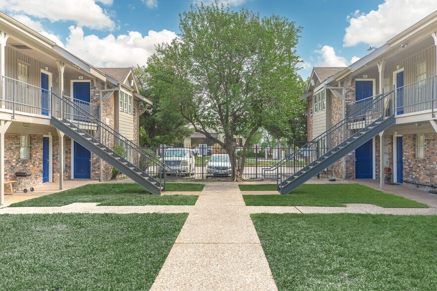 More Photos Of 6768 Renwick Dr, Houston Apartments For Sale