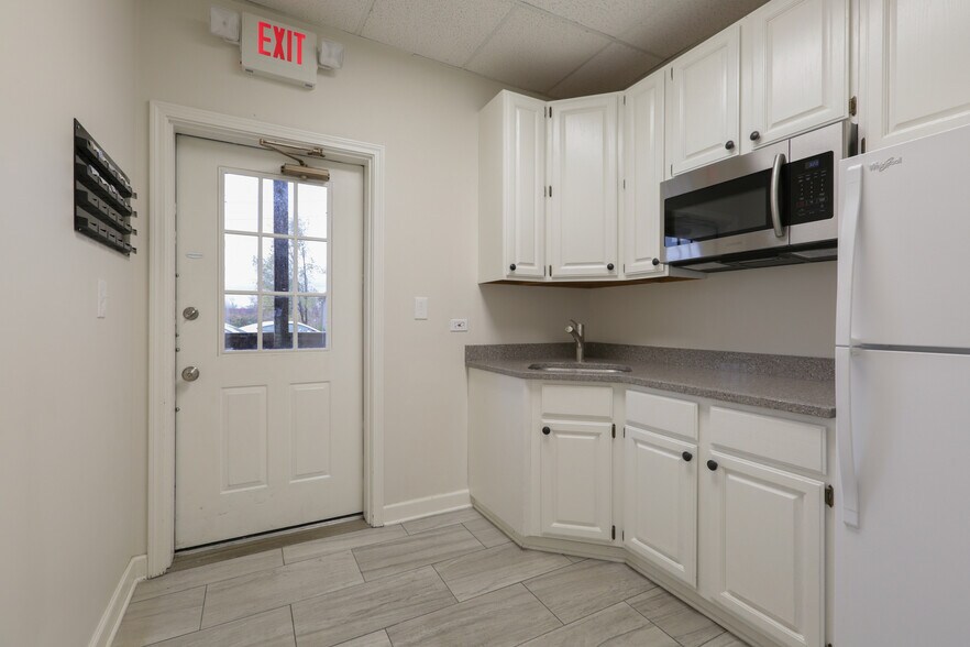 More Photos Of 509 W Old Northwest Highway, Barrington Office Residential For Lease