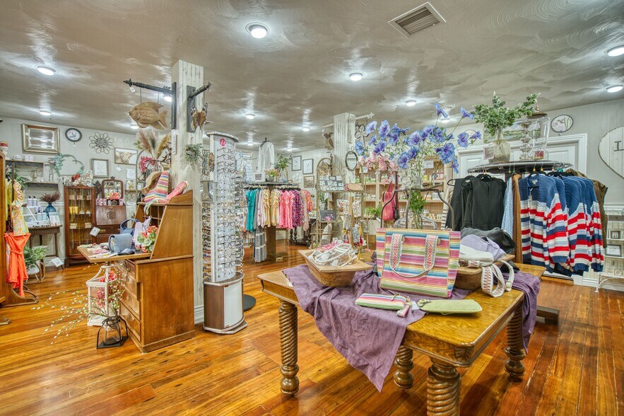 More Photos Of 426 Main St, Windsor Storefront Retail Residential For Sale