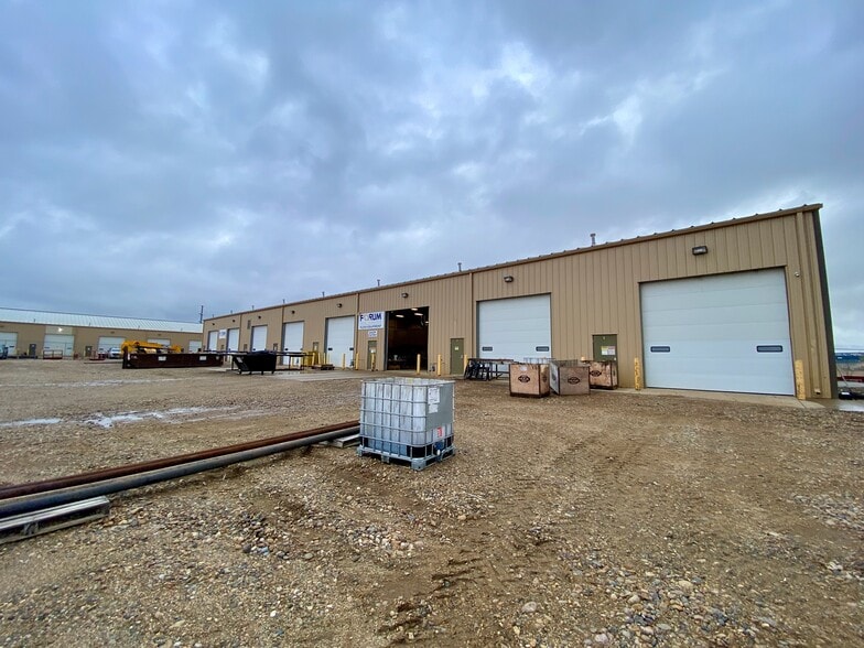 More Photos Of 5066 Owan Industrial Park Dr, Williston Warehouse For Lease