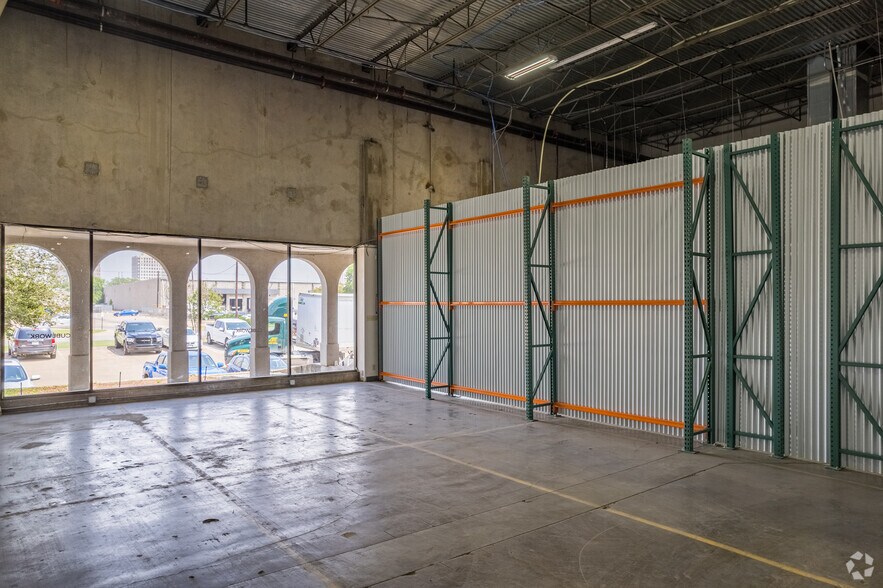 More Photos Of 4545 Spring Valley Rd, Farmers Branch Warehouse For Lease